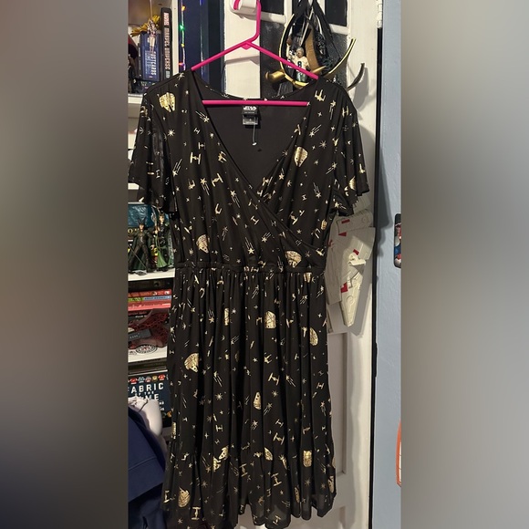 Her Universe Black and Gold Star Wars Dress Plus 0x - Picture 2 of 3